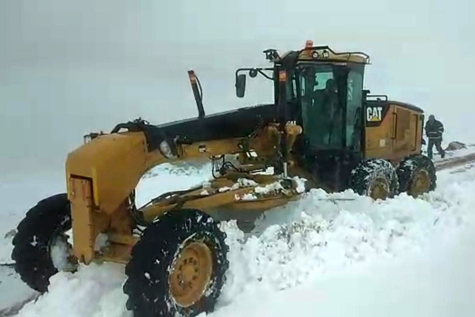 Yaylada mahsur kalan vatandaşların imdadına Özel İdare ekipleri yetişti 3