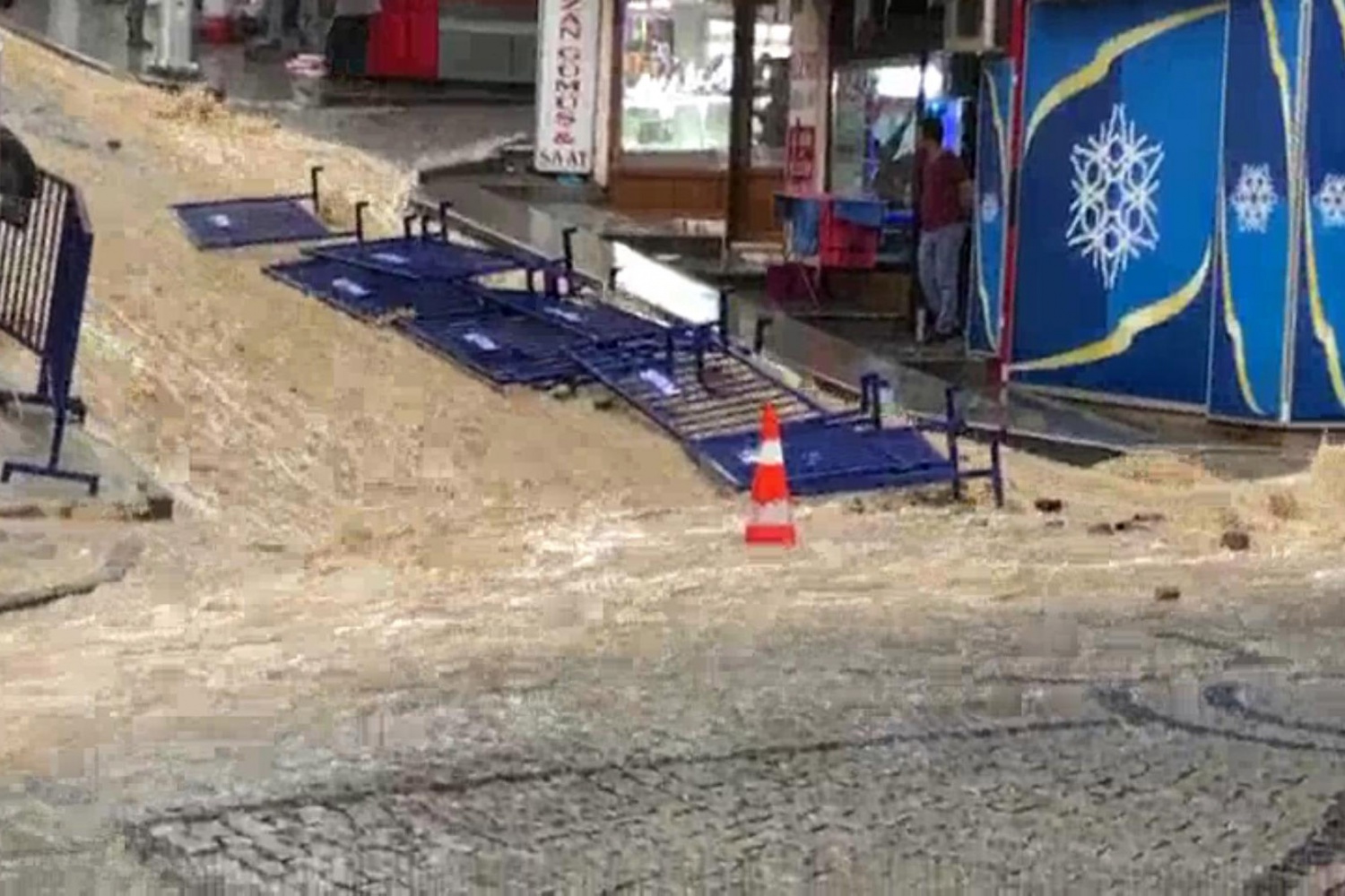 Gümüşhane’yi yağmur ve dolu vurdu 3