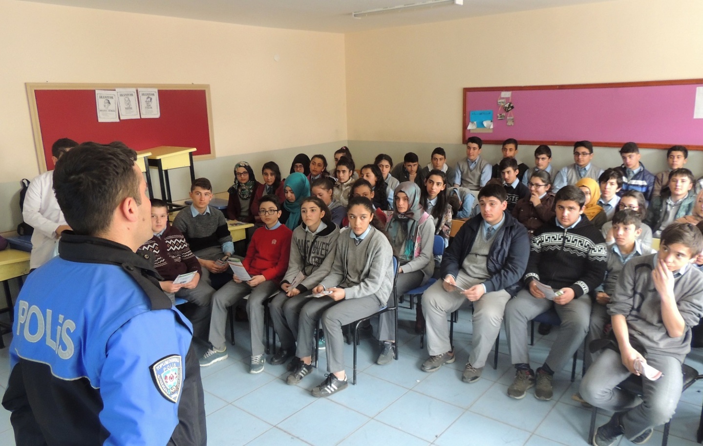 İlçelerdeki vatandaşlar suç çeşitlerine karşı bilgilendirildi 2