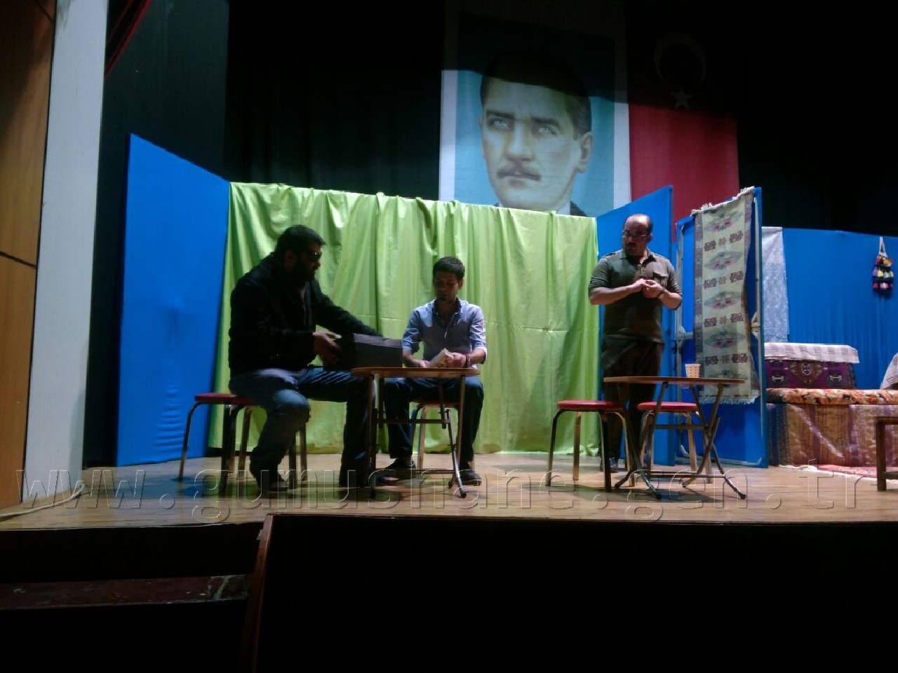 'Bir Nesil Yargılanıyor' sahnelendi 4