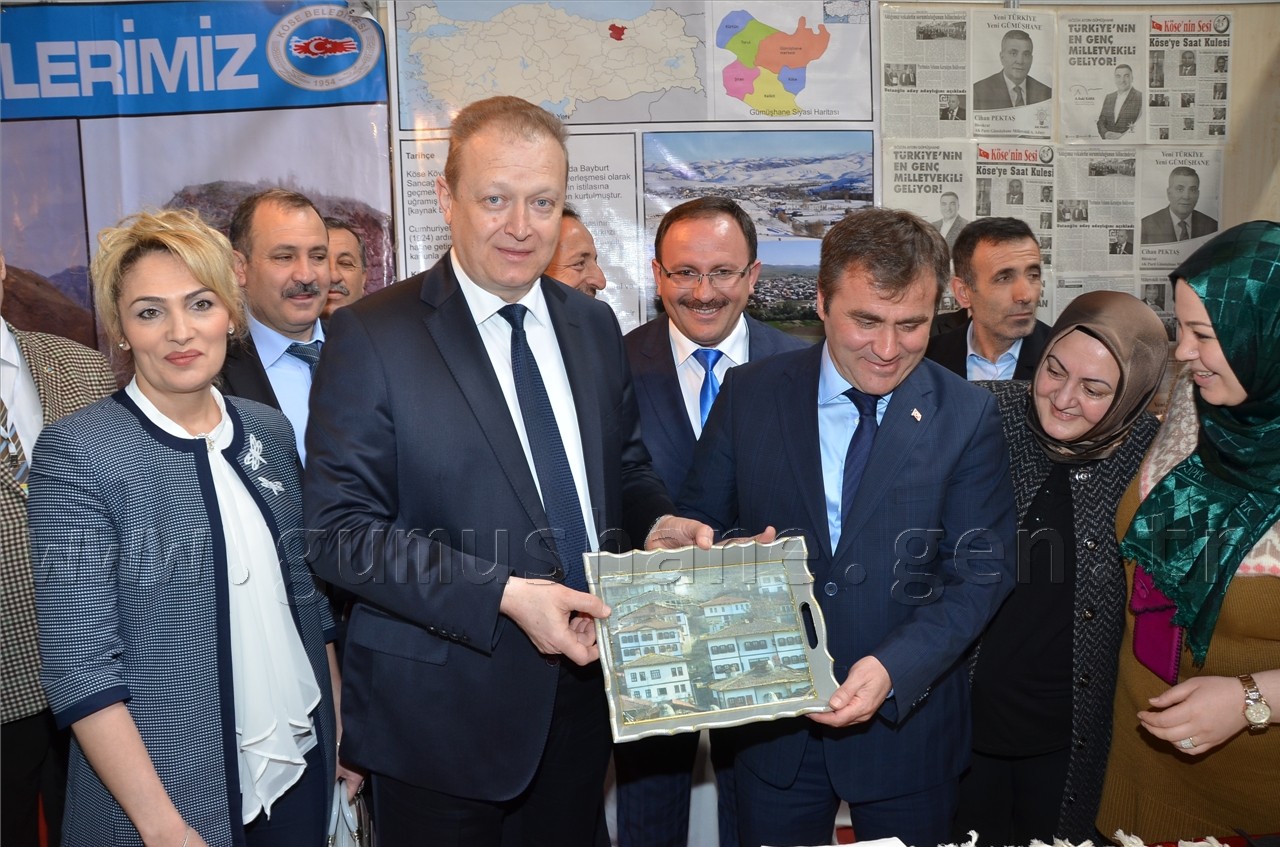 Vali Yavuz tüm stantları eşiyle gezdi 2