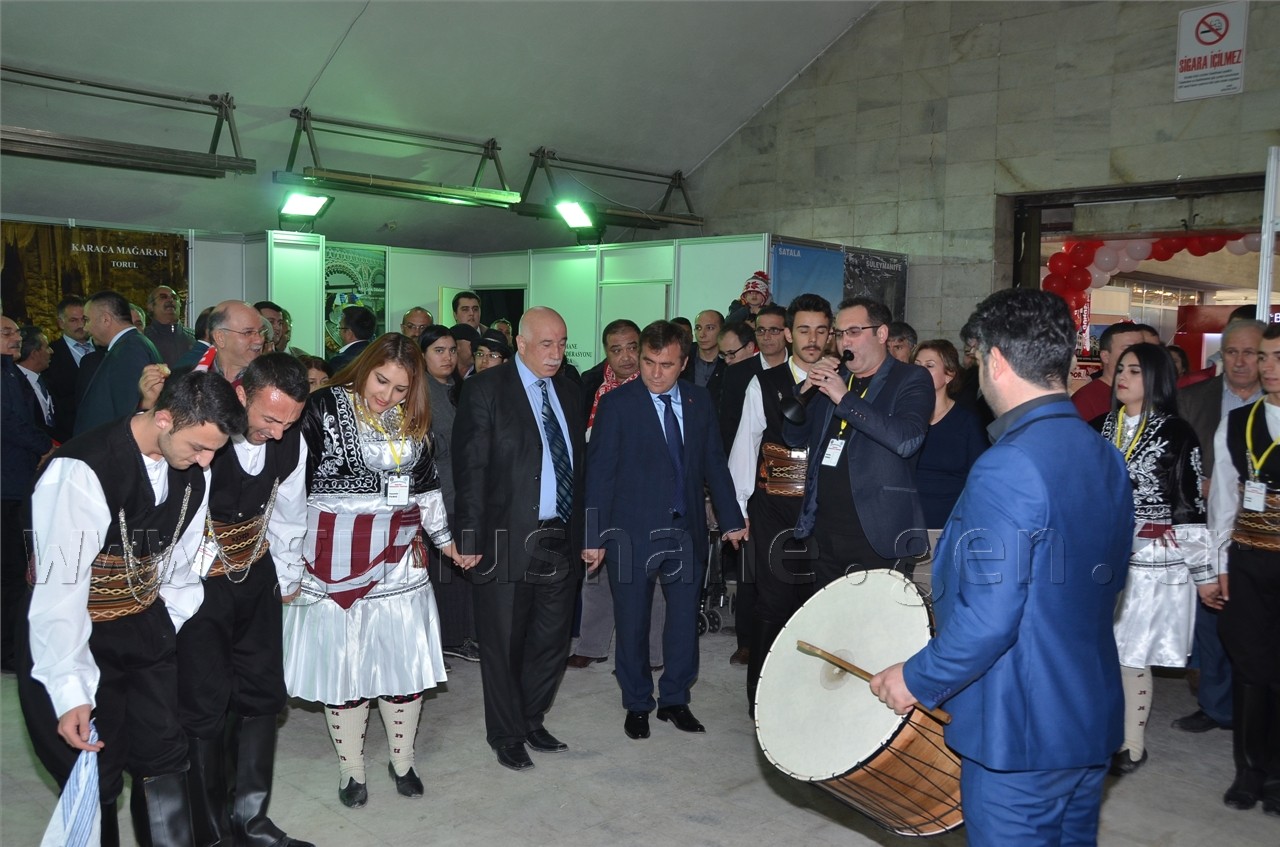 Vali Yavuz tüm stantları eşiyle gezdi 5