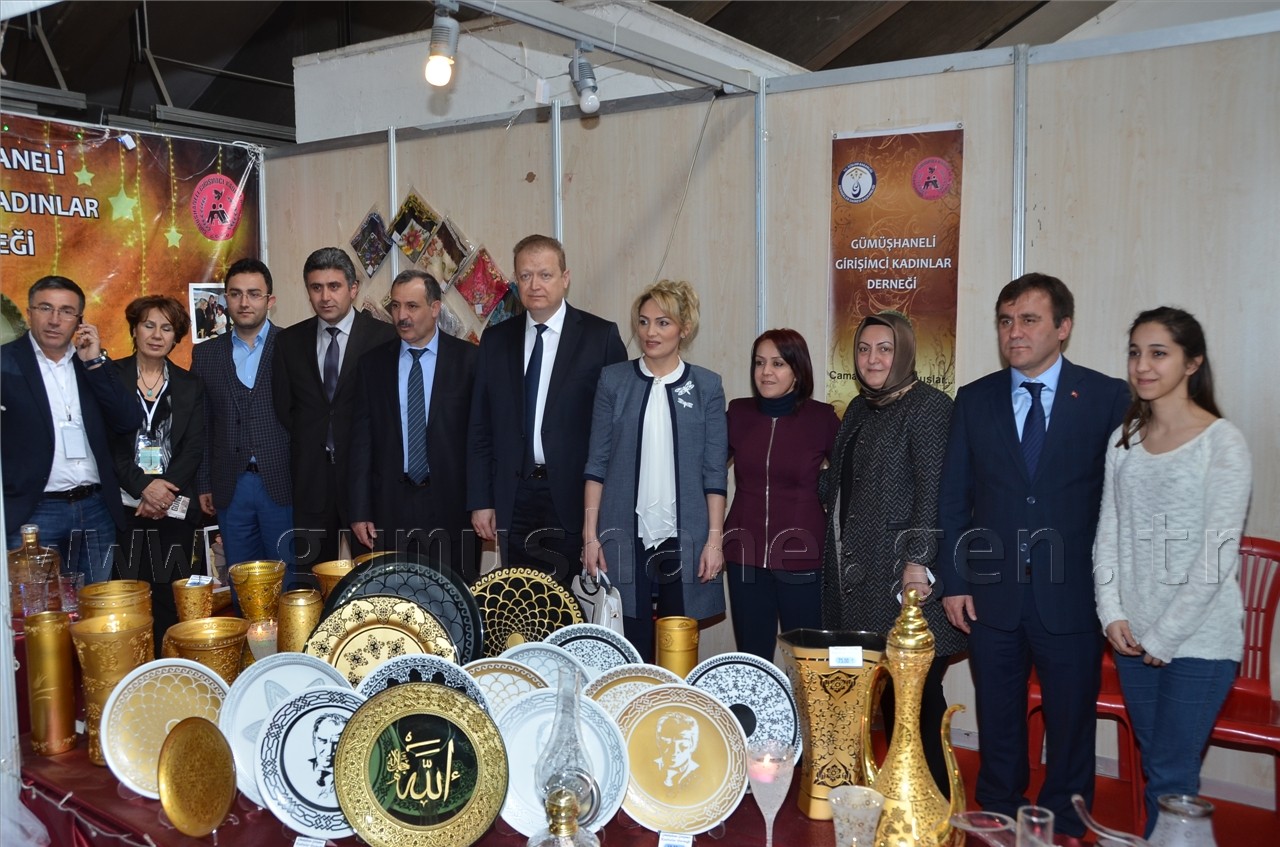 Vali Yavuz tüm stantları eşiyle gezdi 14