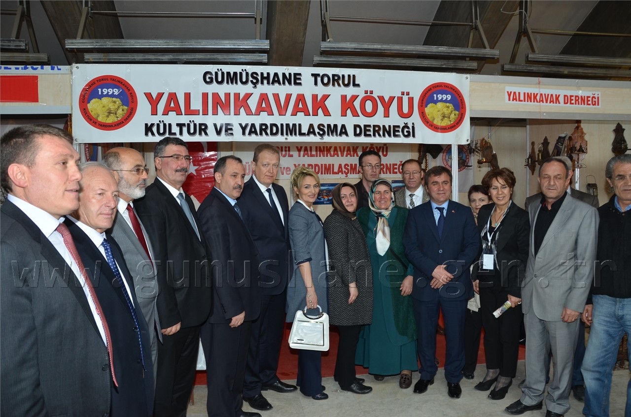 Vali Yavuz tüm stantları eşiyle gezdi 19