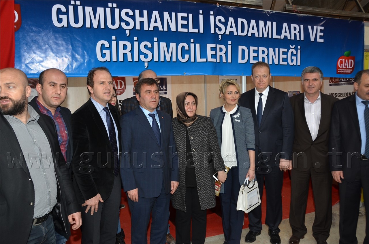 Vali Yavuz tüm stantları eşiyle gezdi 22