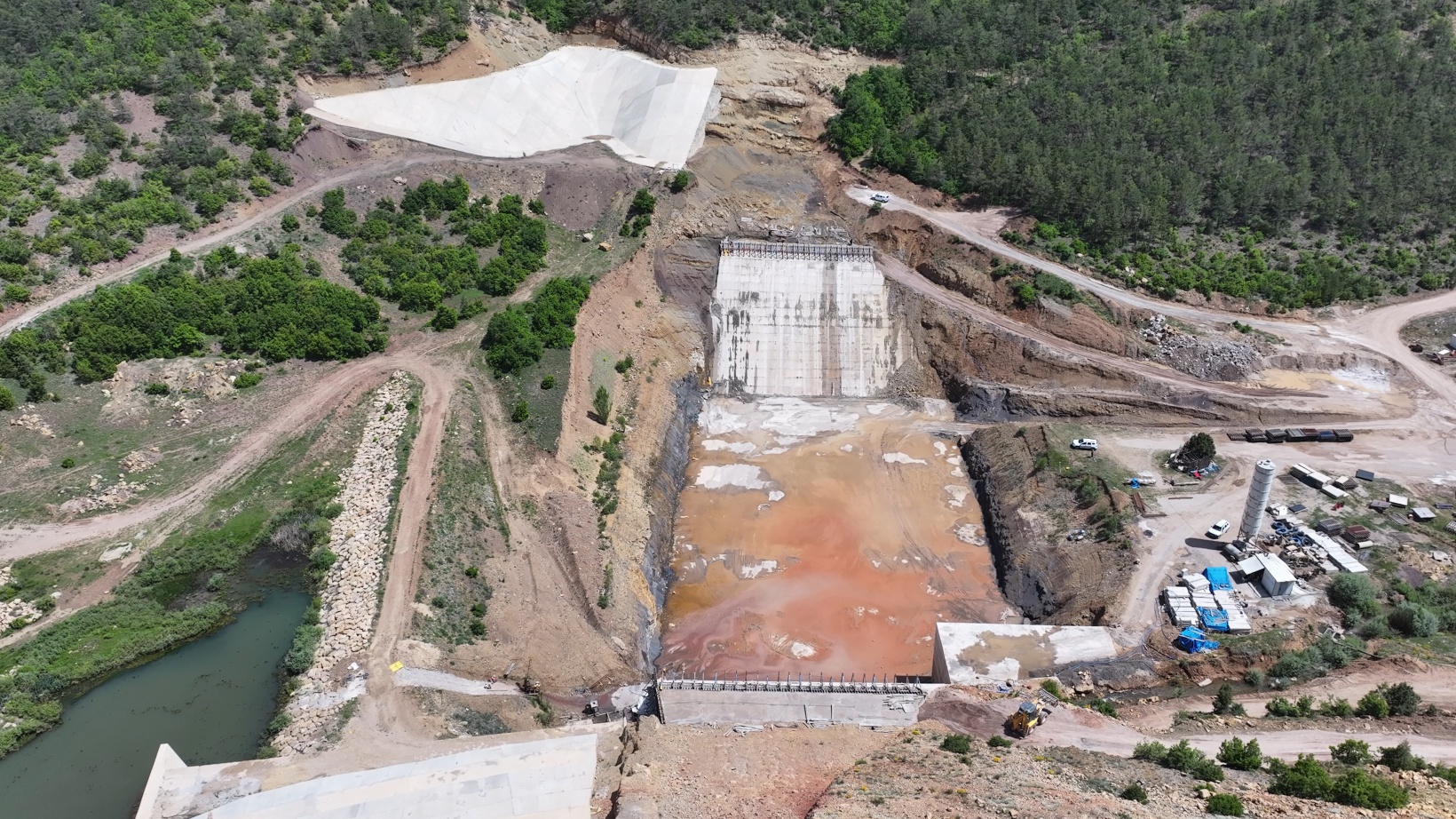 Tersun Barajında çalışmalar devam ediyor 3