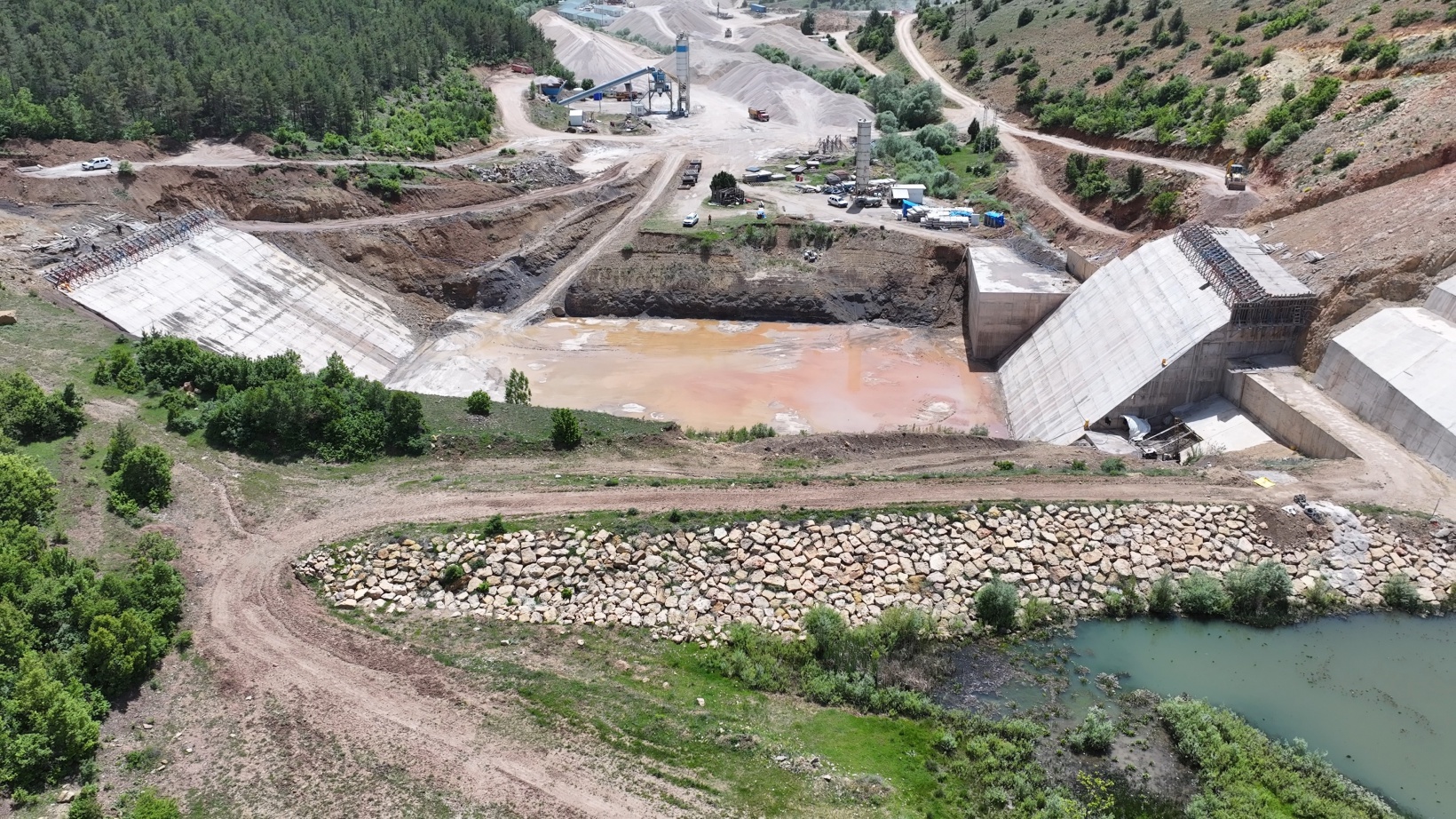 Tersun Barajında çalışmalar devam ediyor 4
