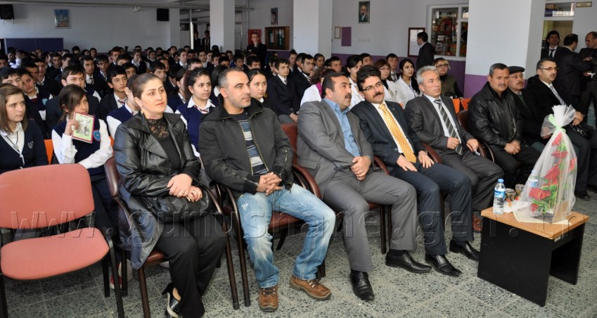 Gümüşhaneli Öğrenciler Okuyor 1