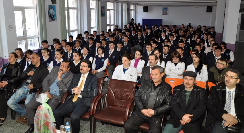 Gümüşhaneli Öğrenciler Okuyor 4