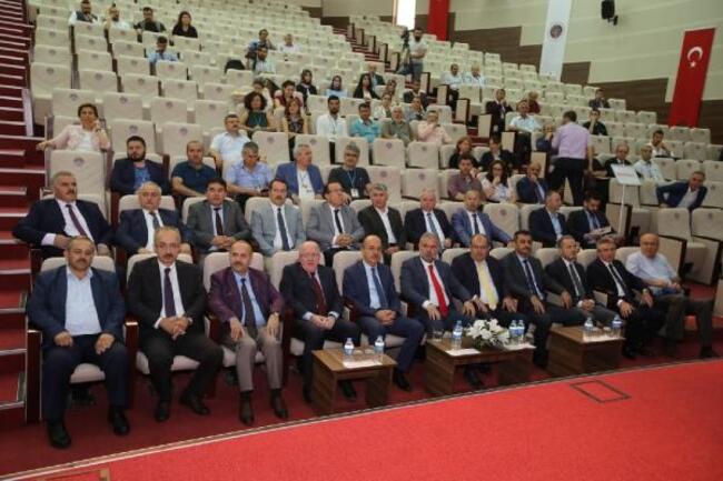 Rektör Zeybek, ÜNİDOKAP Karadeniz Sempozyumunda  1