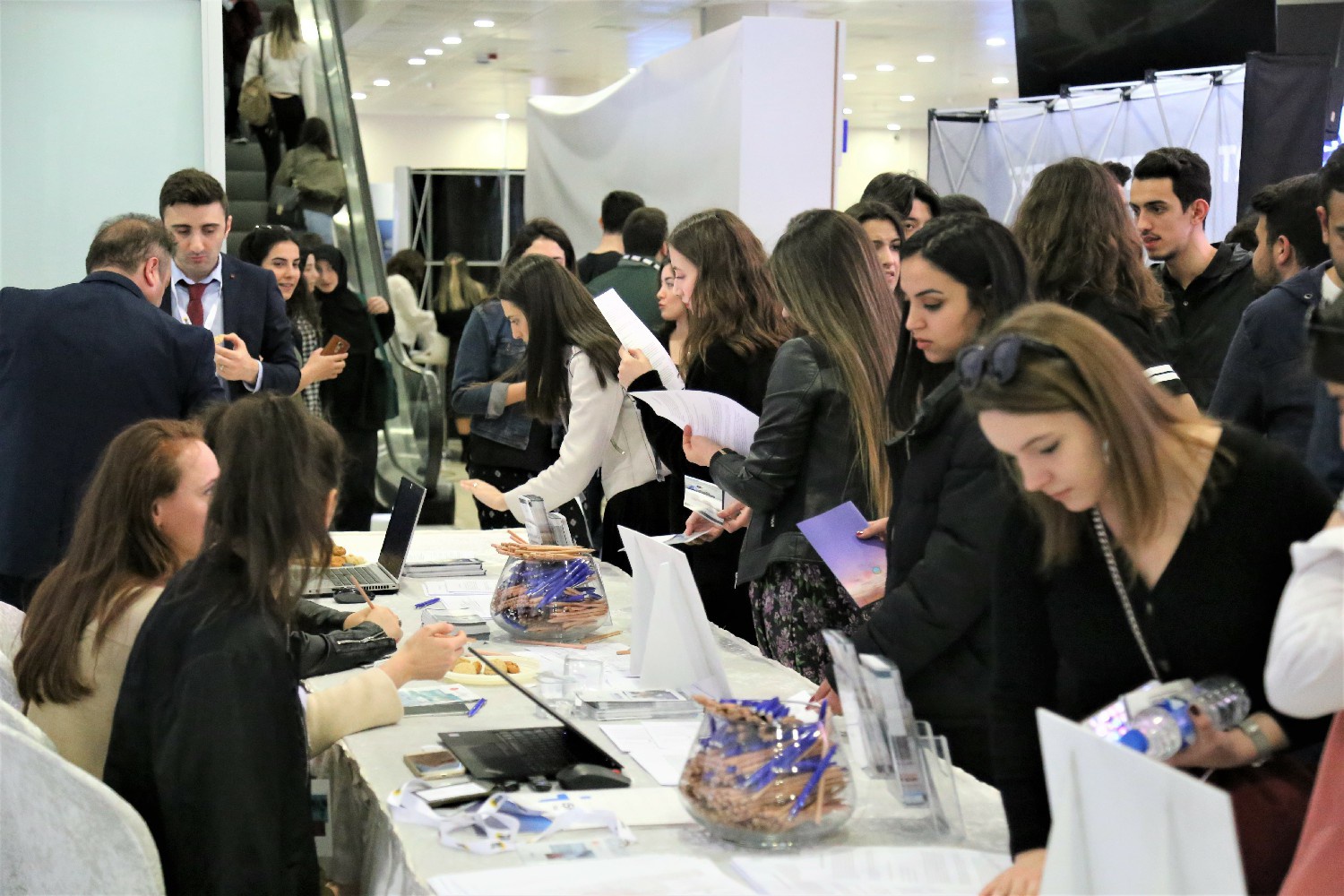 GÜ öğrencileri DOKKAF 2020 fuarında 4