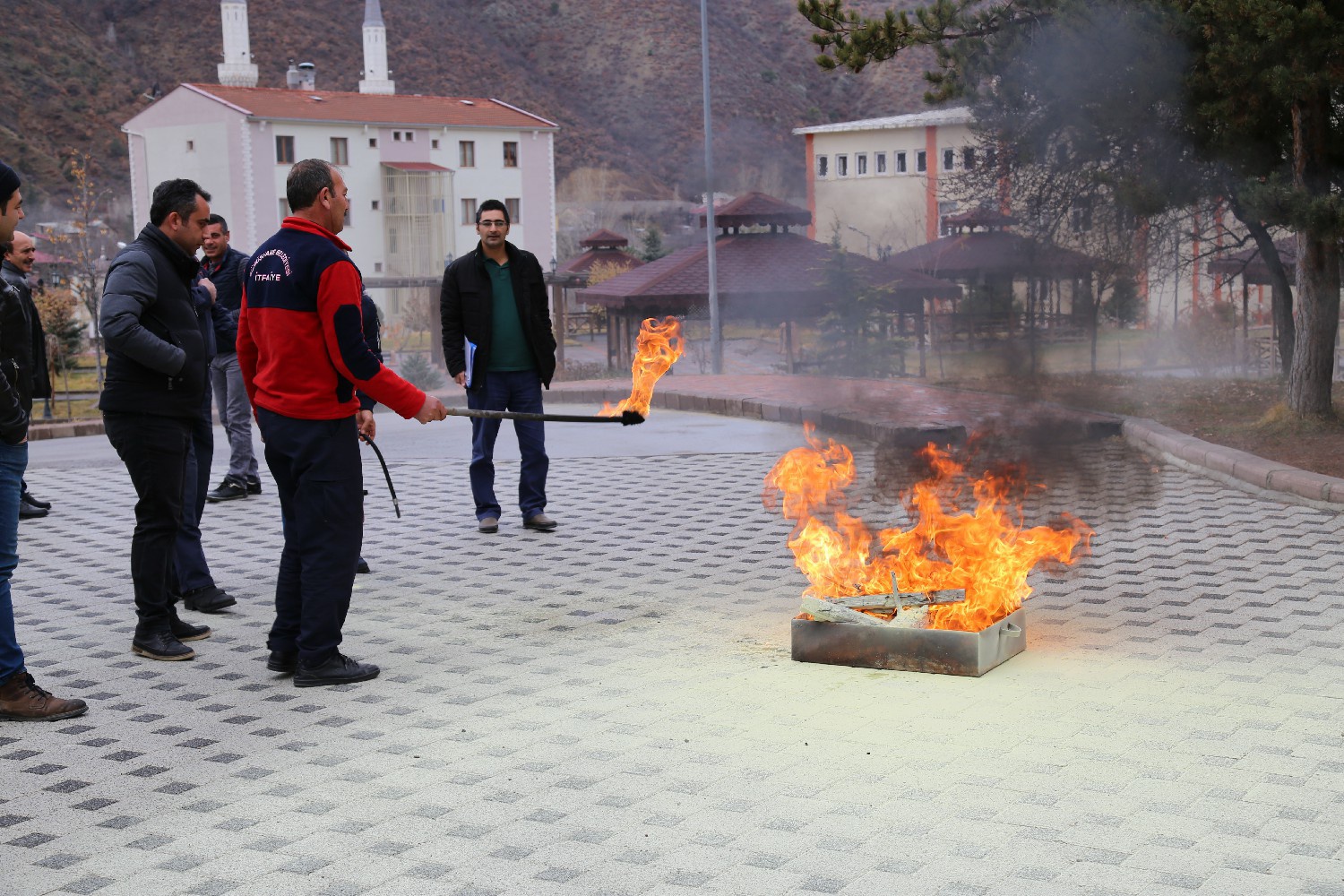 GÜ personeline acil durumlara müdahale eğitimleri verildi 12
