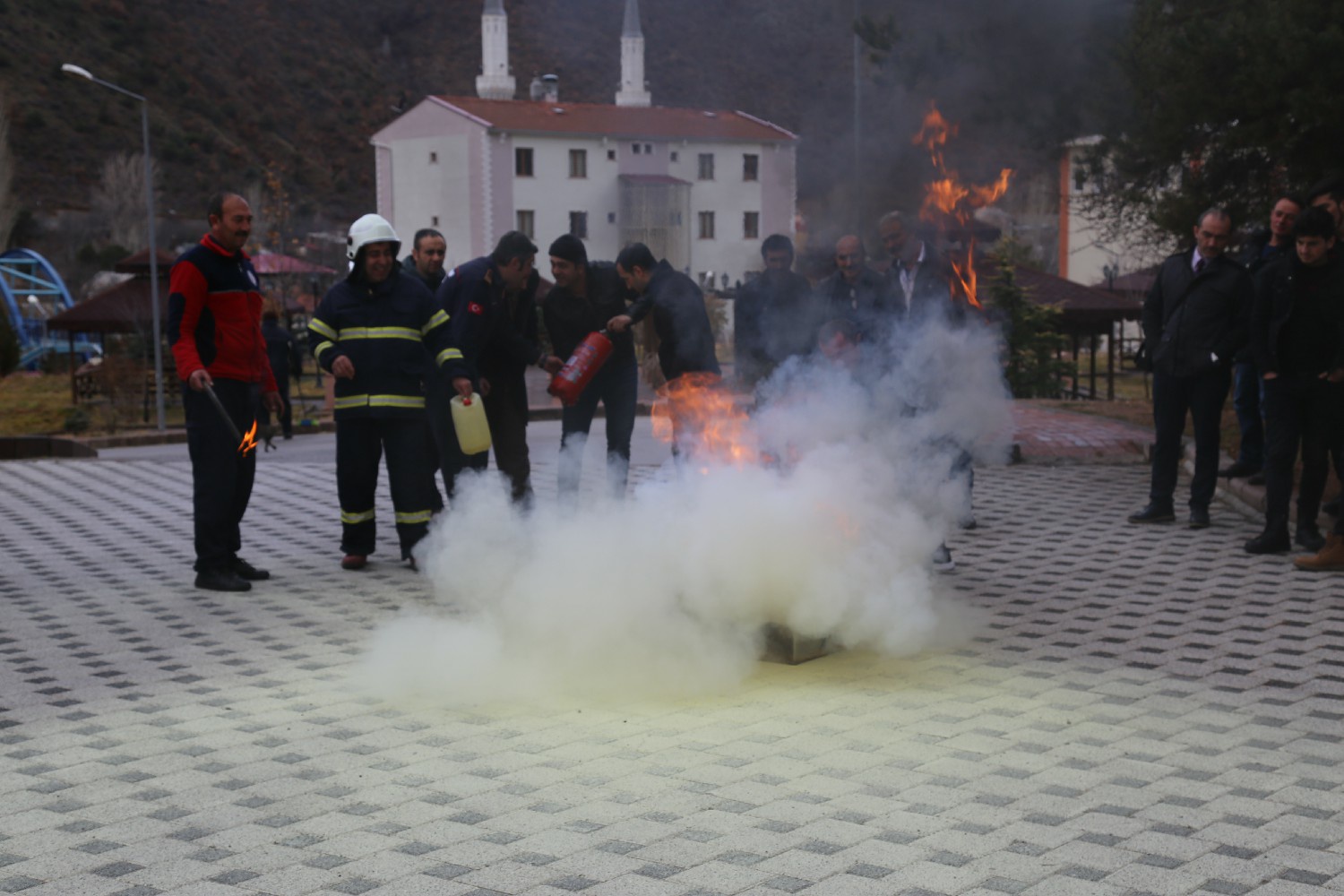 GÜ personeline acil durumlara müdahale eğitimleri verildi 6