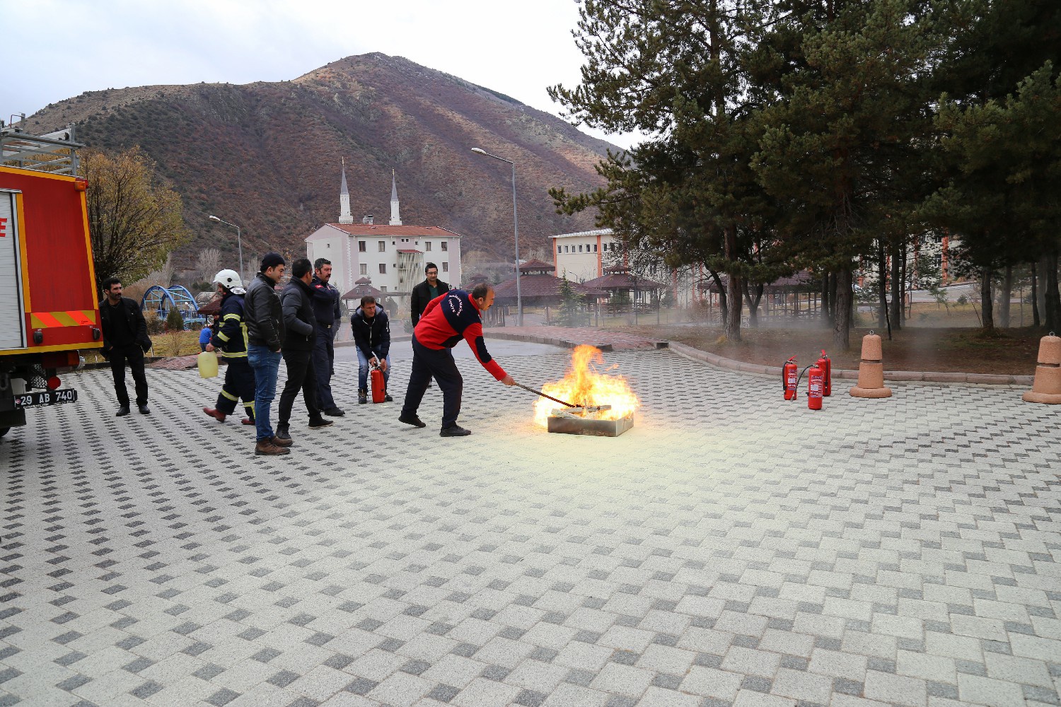 GÜ personeline acil durumlara müdahale eğitimleri verildi 8