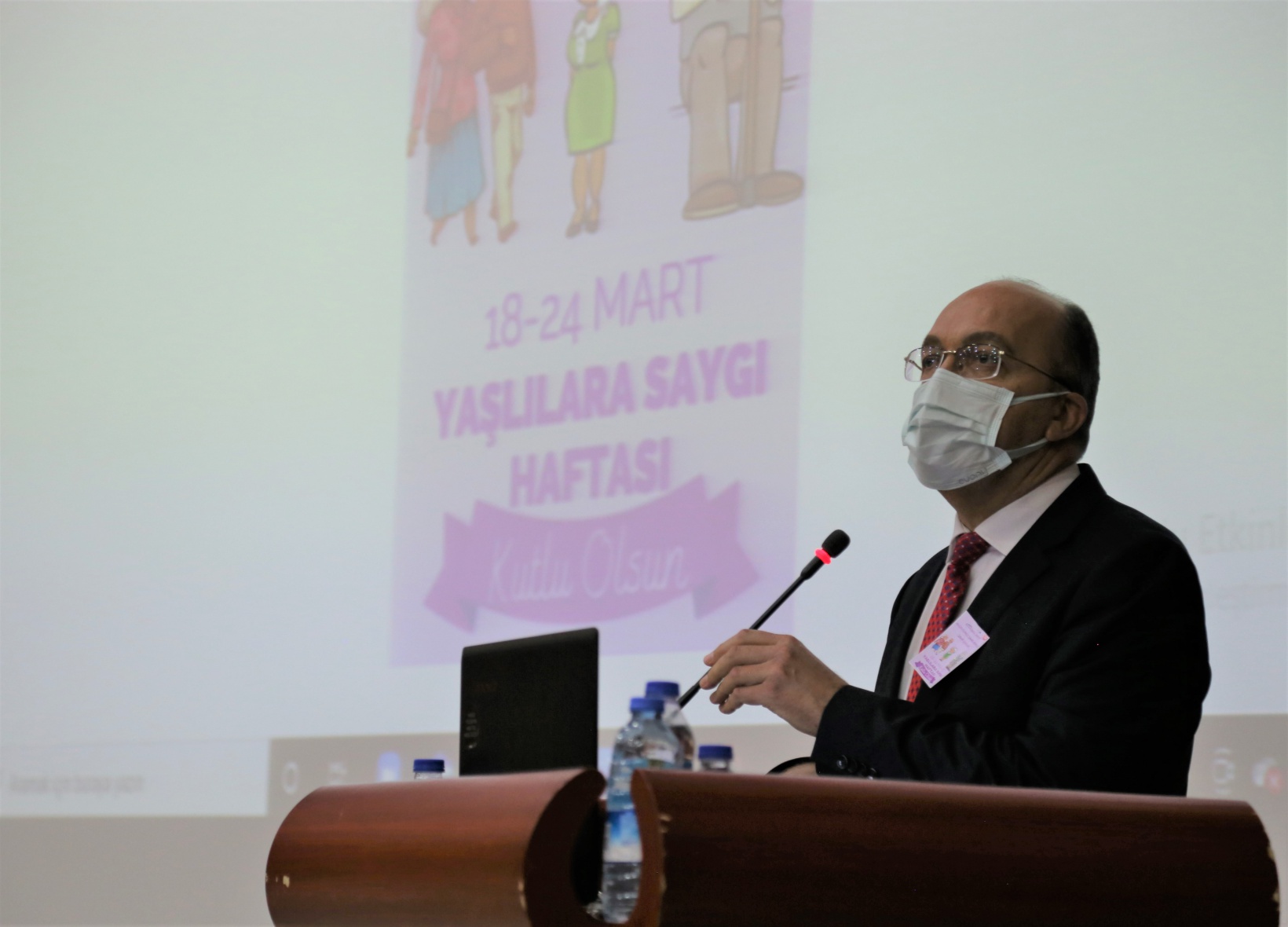 Bir gün boyunca yaşlılara refakat ettiler 4