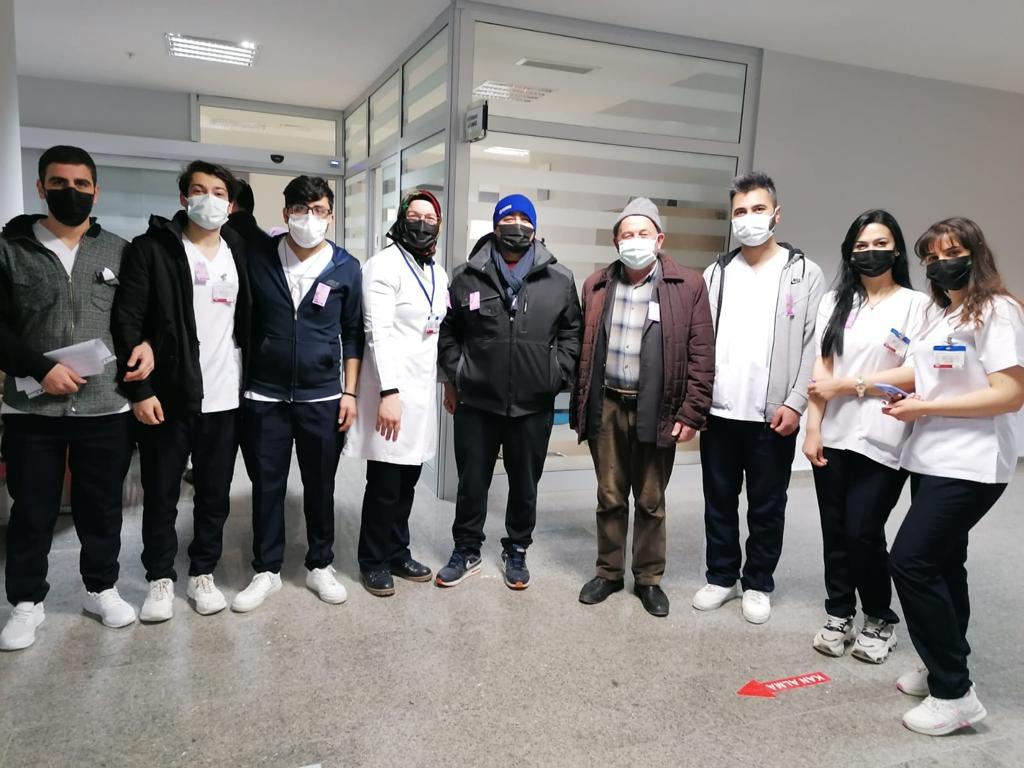 Bir gün boyunca yaşlılara refakat ettiler 1