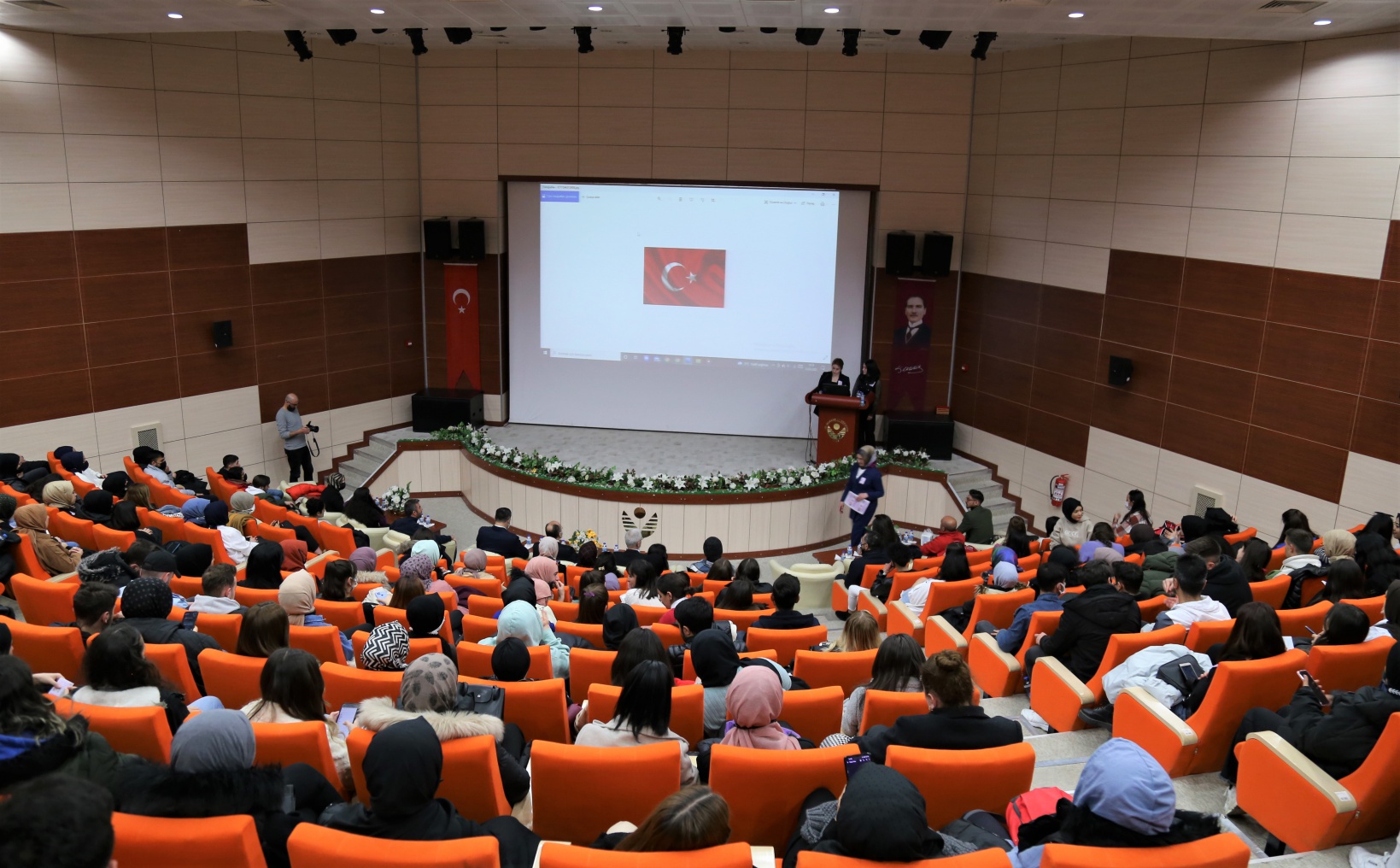 Bir gün boyunca yaşlılara refakat ettiler 9