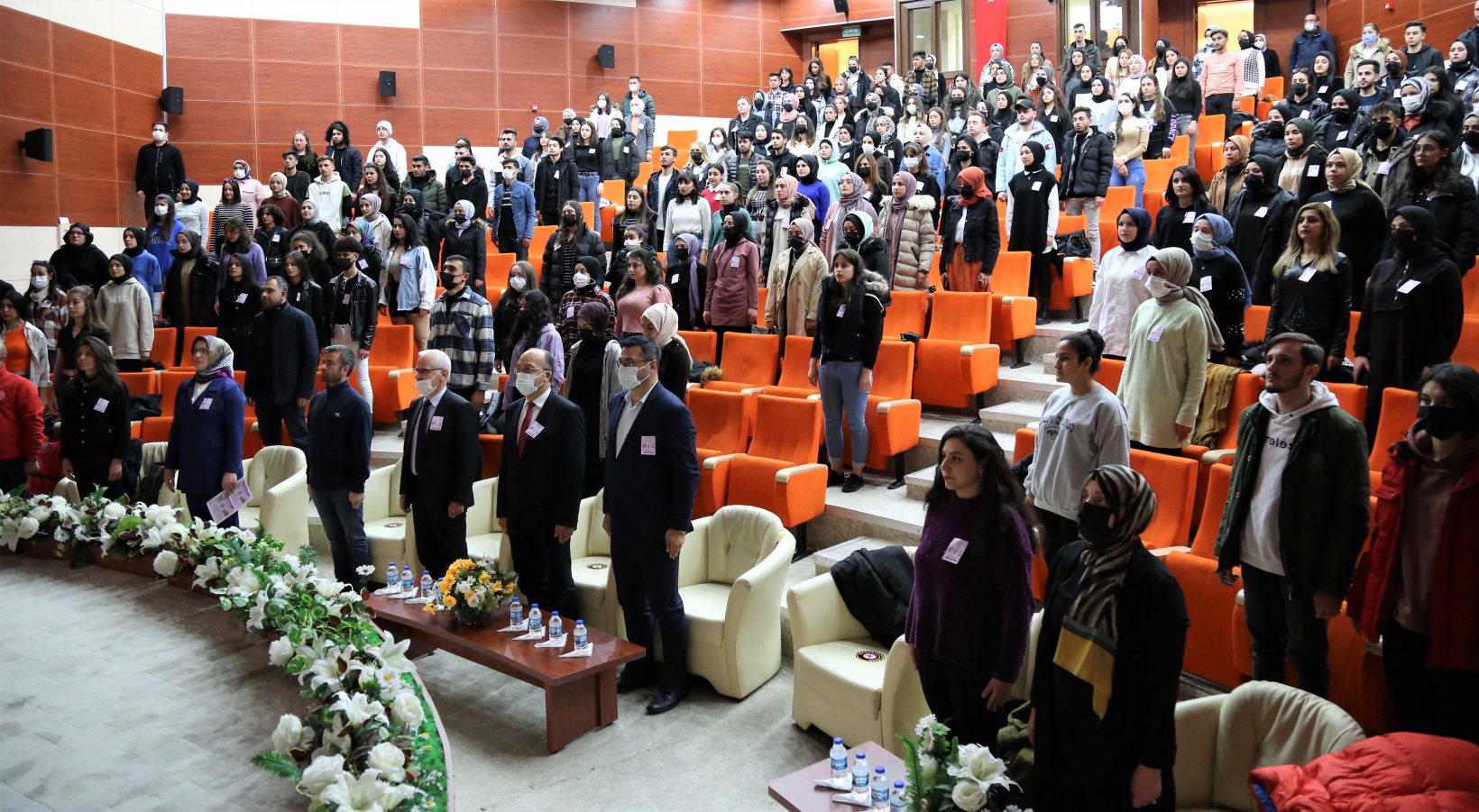 Bir gün boyunca yaşlılara refakat ettiler 6