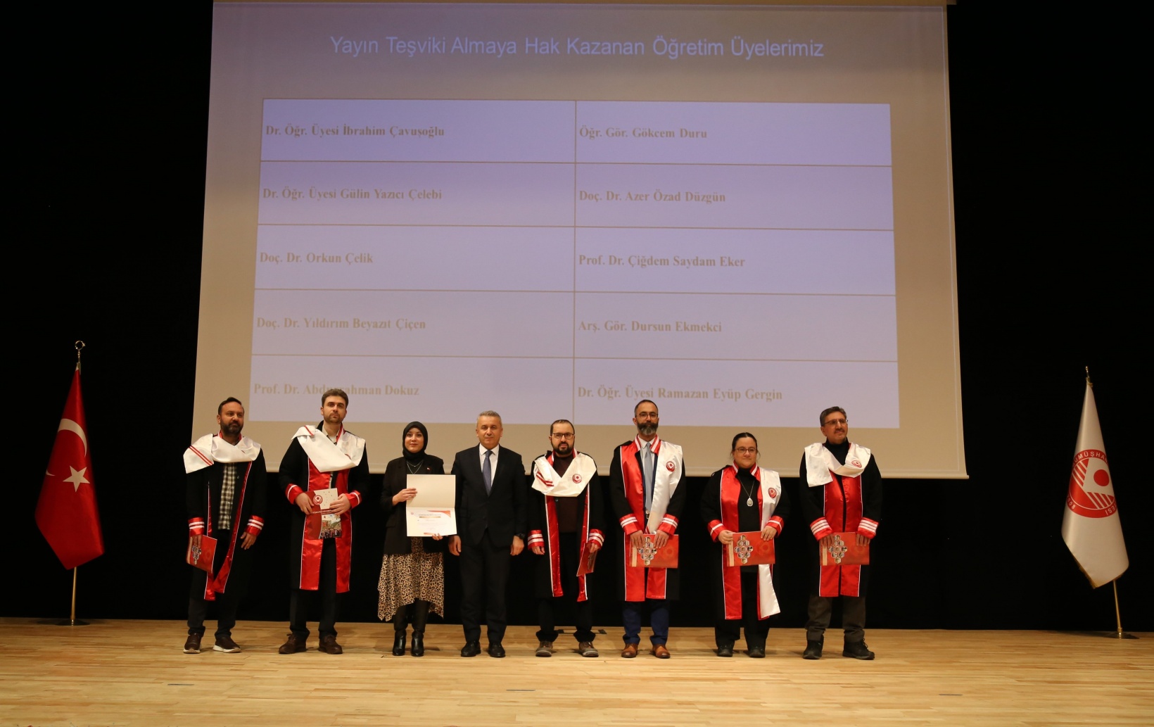 GÜ’de akademik berat ve ödül töreni düzenlendi 4