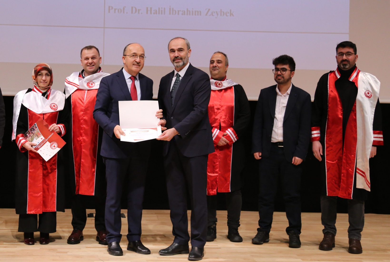 GÜ’de akademik berat ve ödül töreni düzenlendi 12