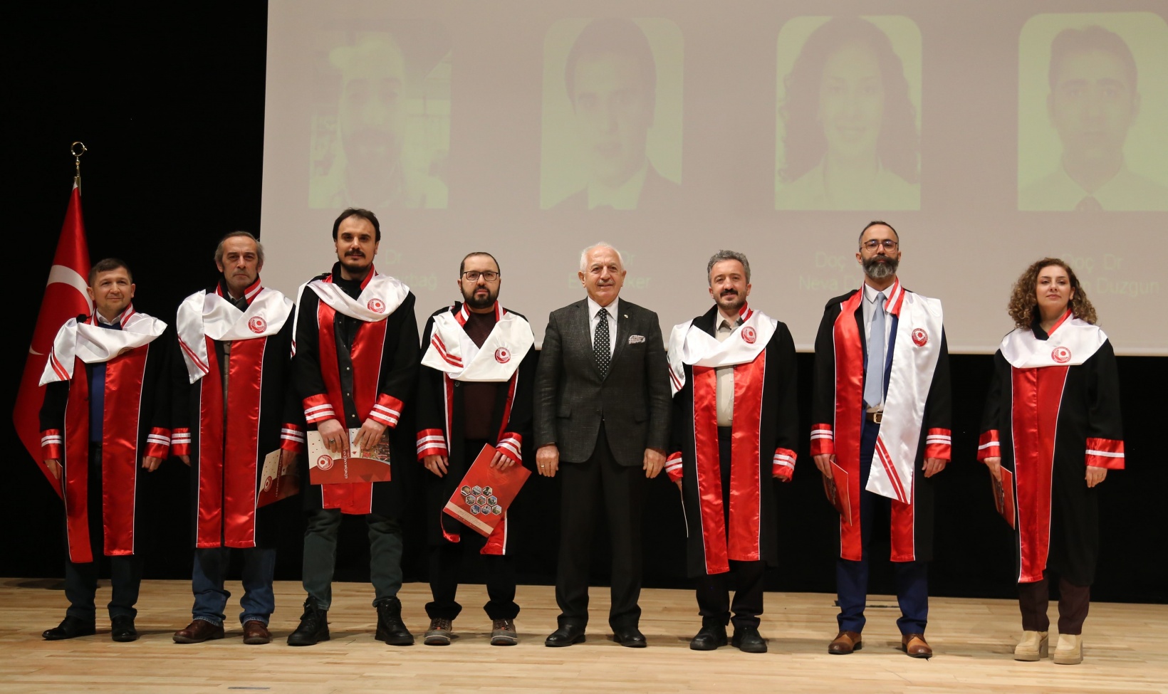 GÜ’de akademik berat ve ödül töreni düzenlendi 6