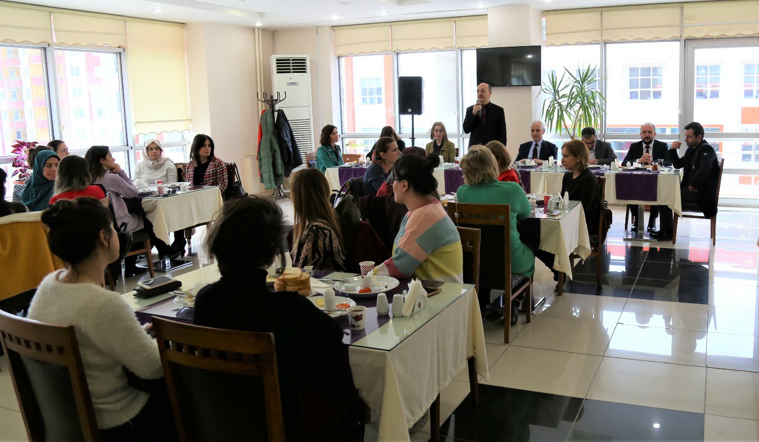 GÜ’de kadınlara yönelik kahvaltı programı düzenlendi 7