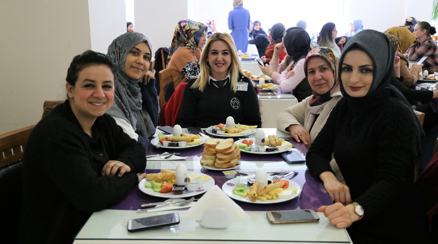 GÜ’de kadınlara yönelik kahvaltı programı düzenlendi 2