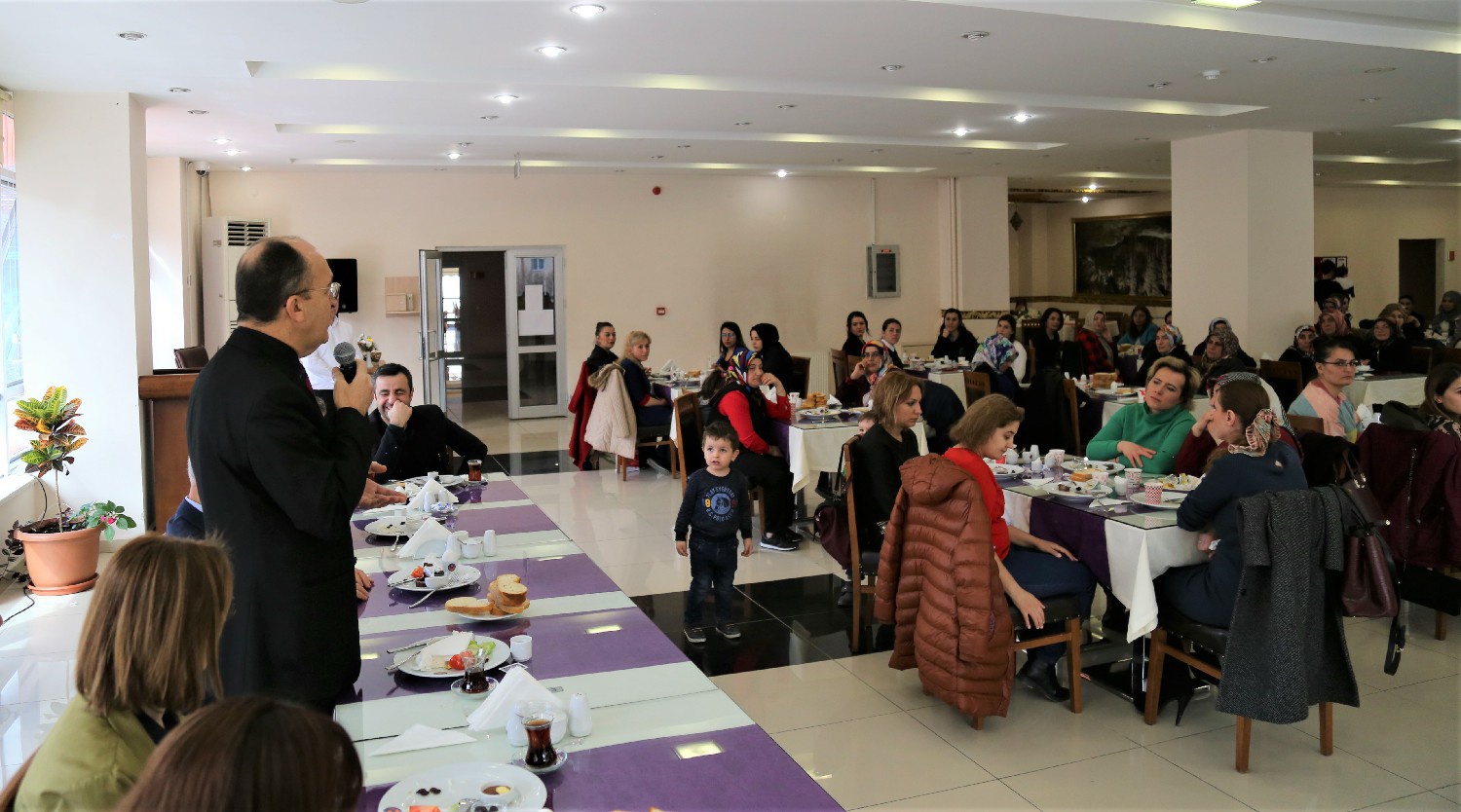 GÜ’de kadınlara yönelik kahvaltı programı düzenlendi 3