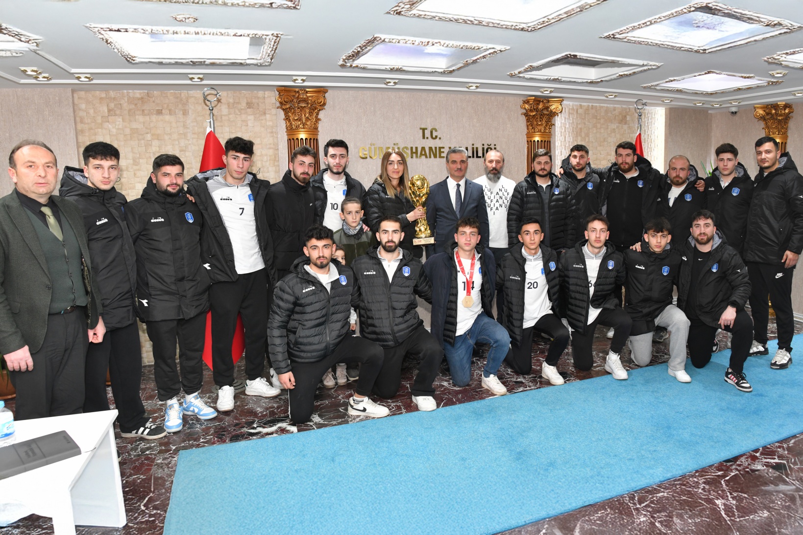 Vali Baruş, şampiyon takımı kabul etti 3