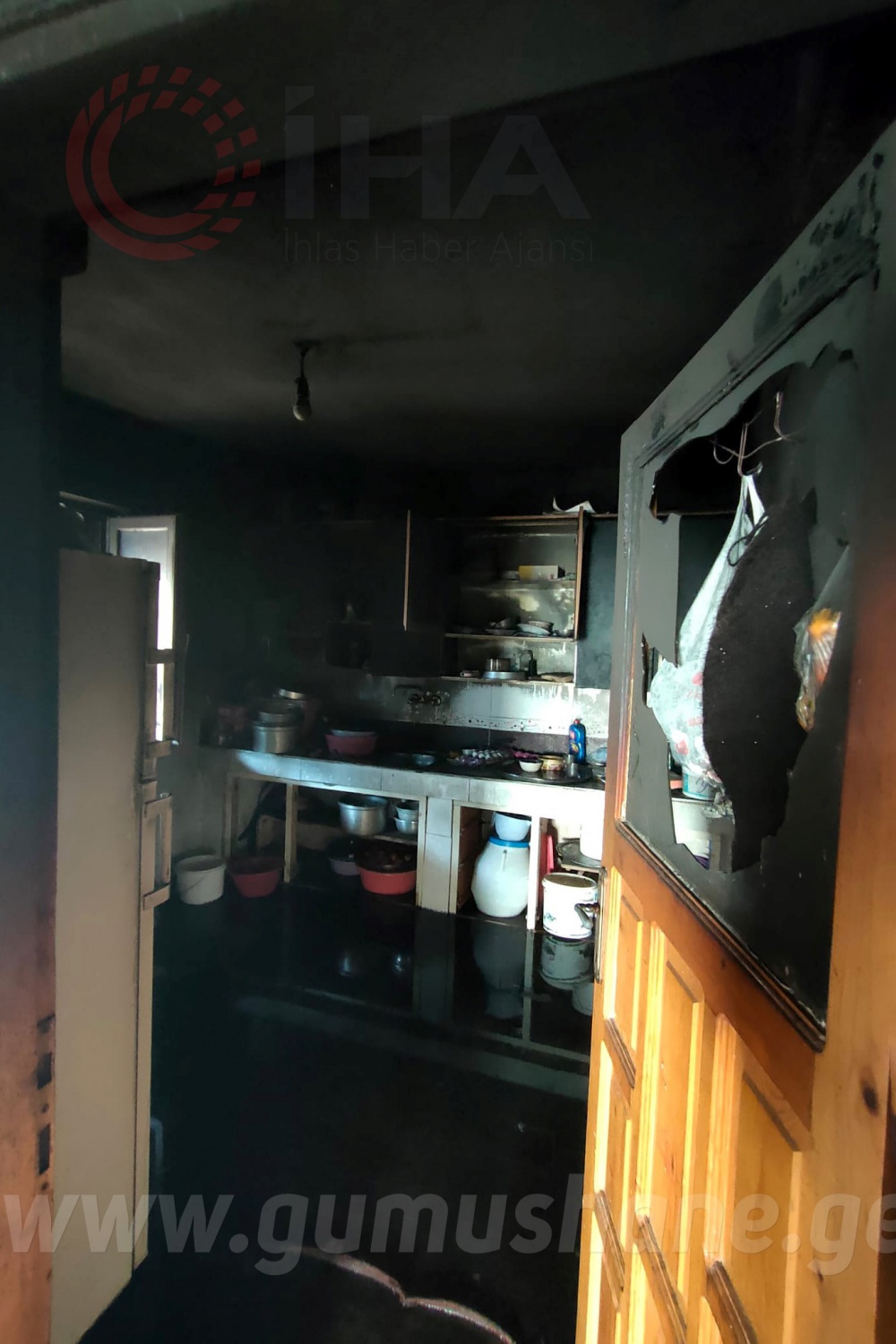 Çakmakla oynayan çocuğun çıkardığı yangın evi kullanılmaz hale getirdi 8