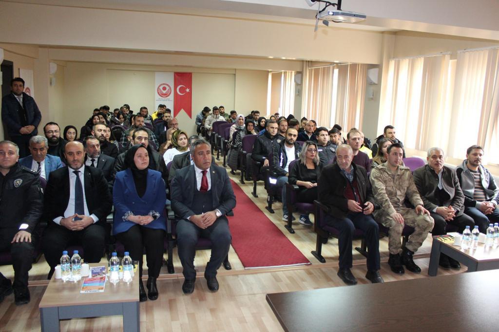 Köse’de gençlere Siber Güvenlik, Narkorehber ve Narkogençlik anlatıldı 1