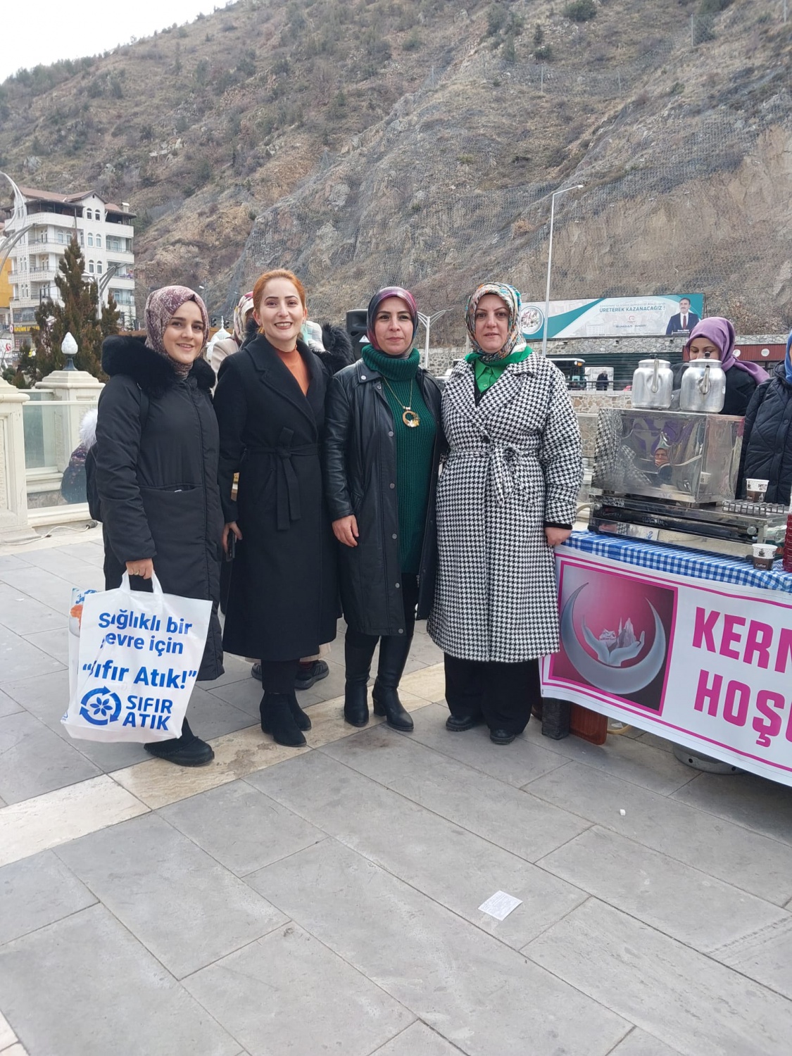 Yunus Emre bebek için yapılan kermese yoğun ilgi 8