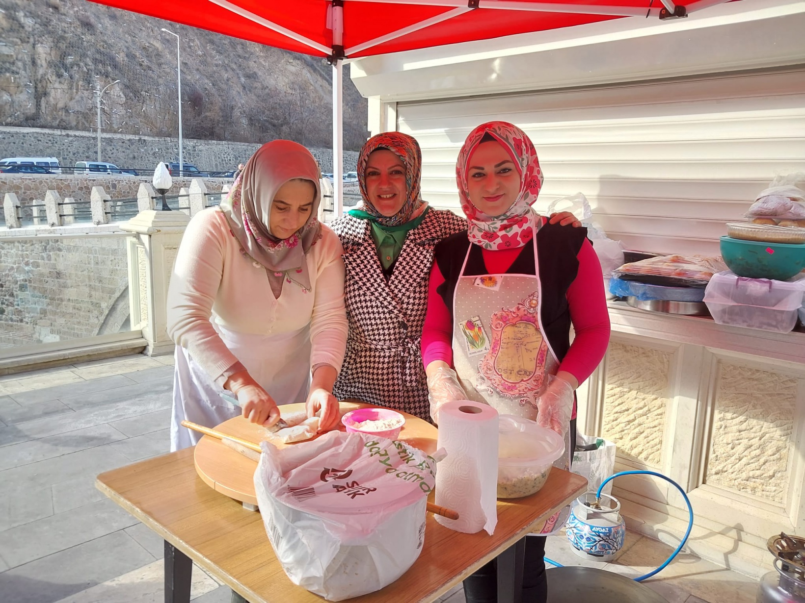 Yunus Emre bebek için yapılan kermese yoğun ilgi 11