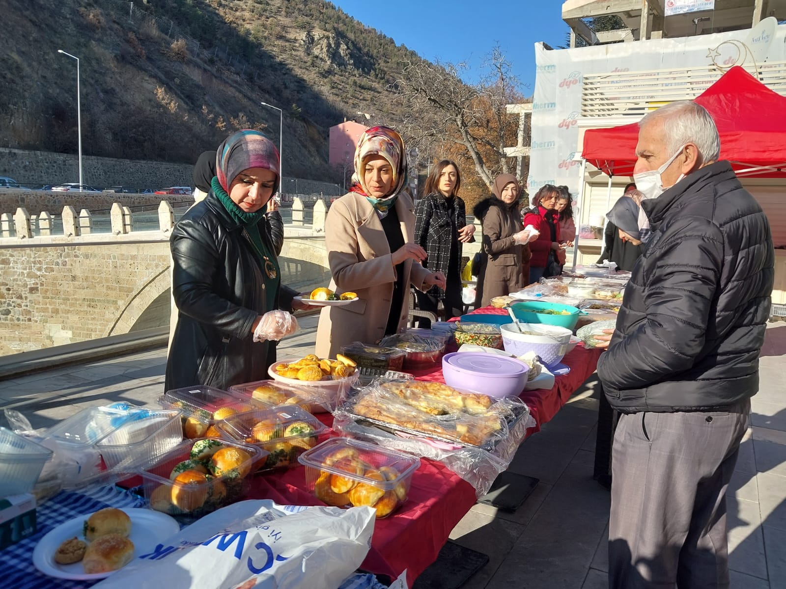 Yunus Emre bebek için yapılan kermese yoğun ilgi 2