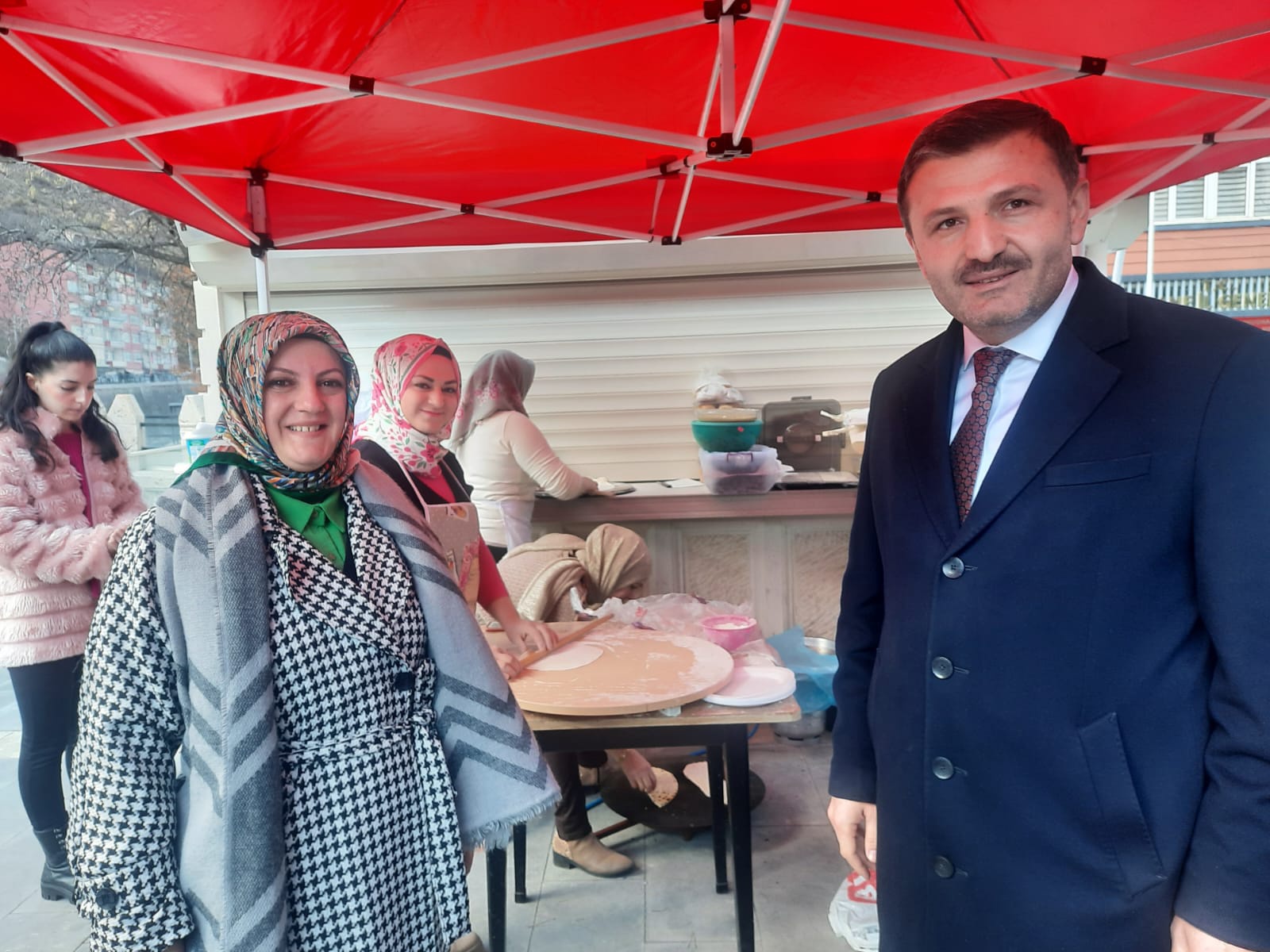 Yunus Emre bebek için yapılan kermese yoğun ilgi 1