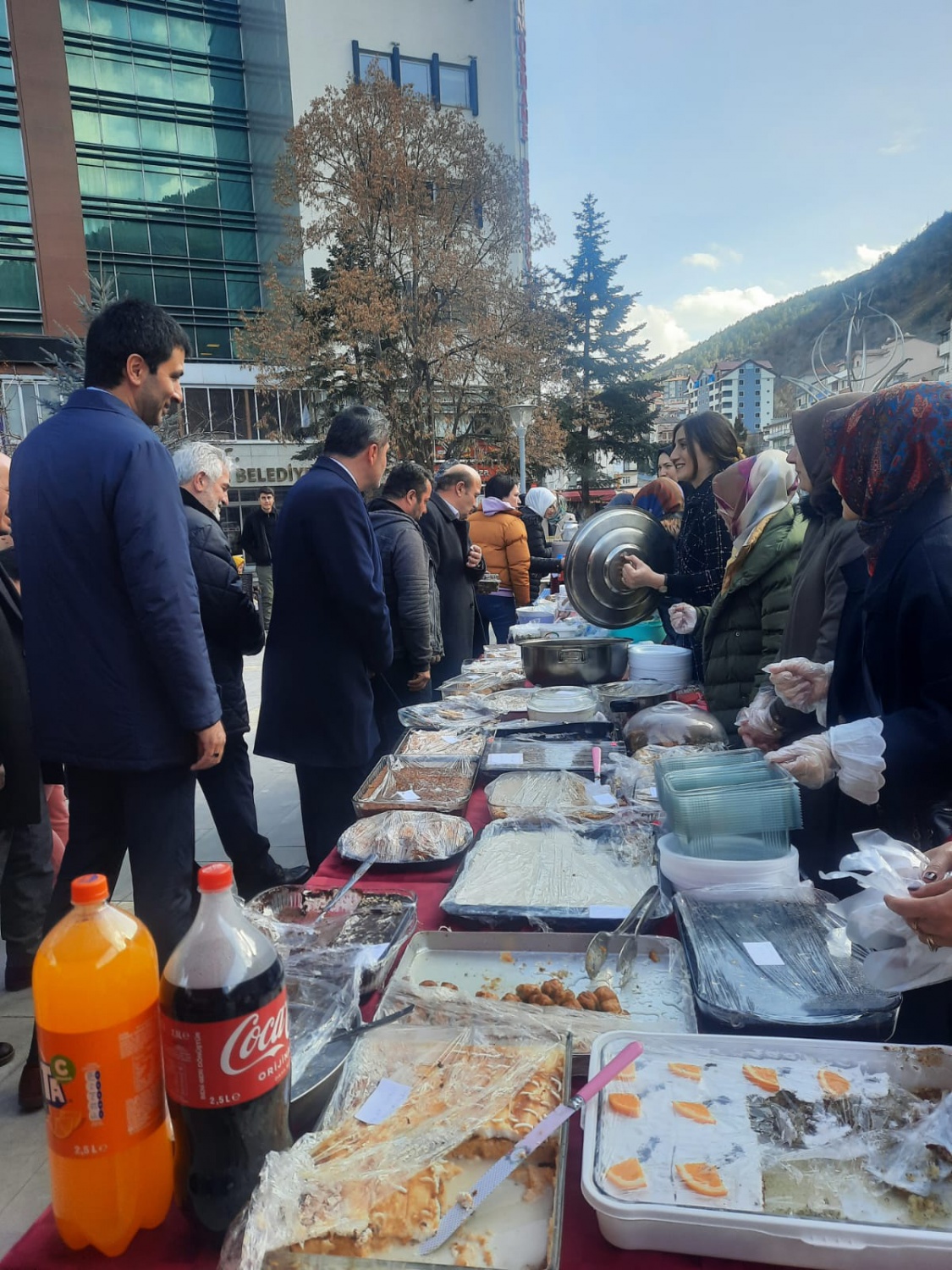Yunus Emre bebek için yapılan kermese yoğun ilgi 13