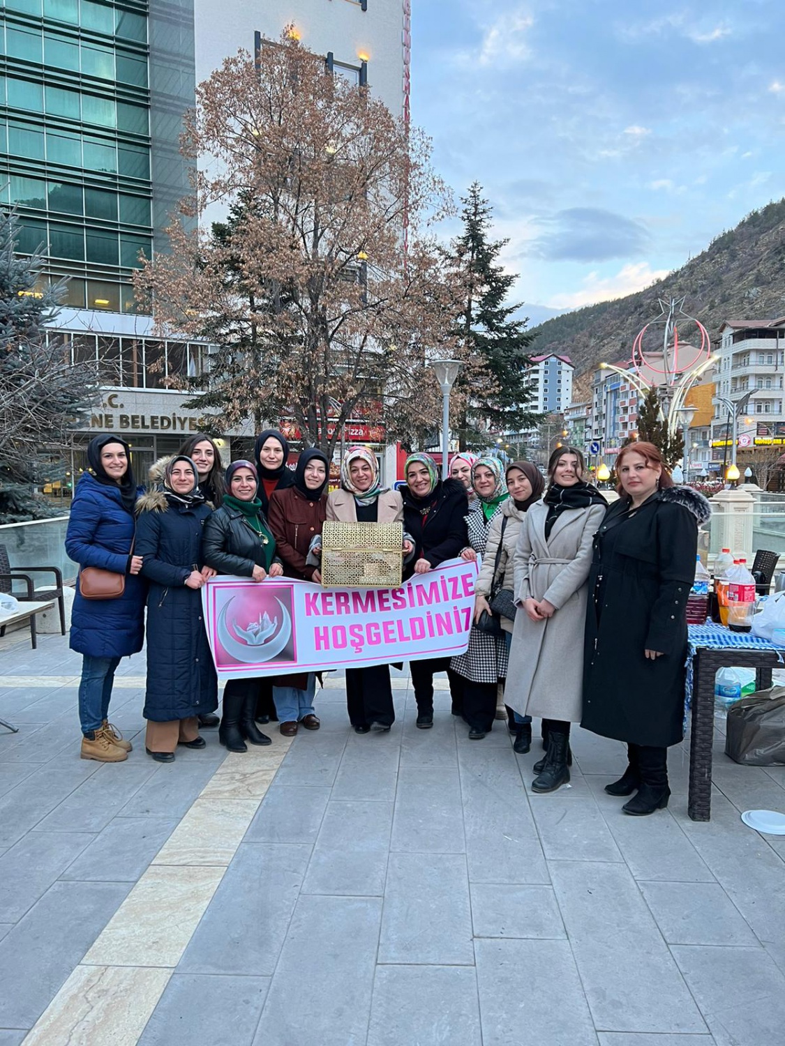 Yunus Emre bebek için yapılan kermese yoğun ilgi 12