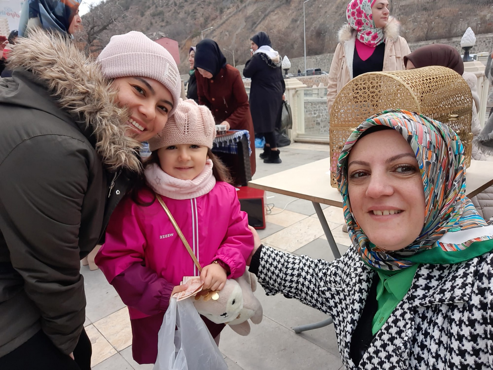 Yunus Emre bebek için yapılan kermese yoğun ilgi 5