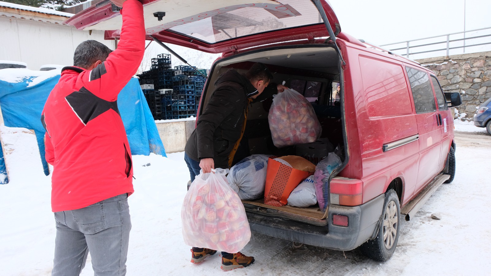 Gümüşhane’den 25 bin ekmek depremzedeler için yola çıktı 5