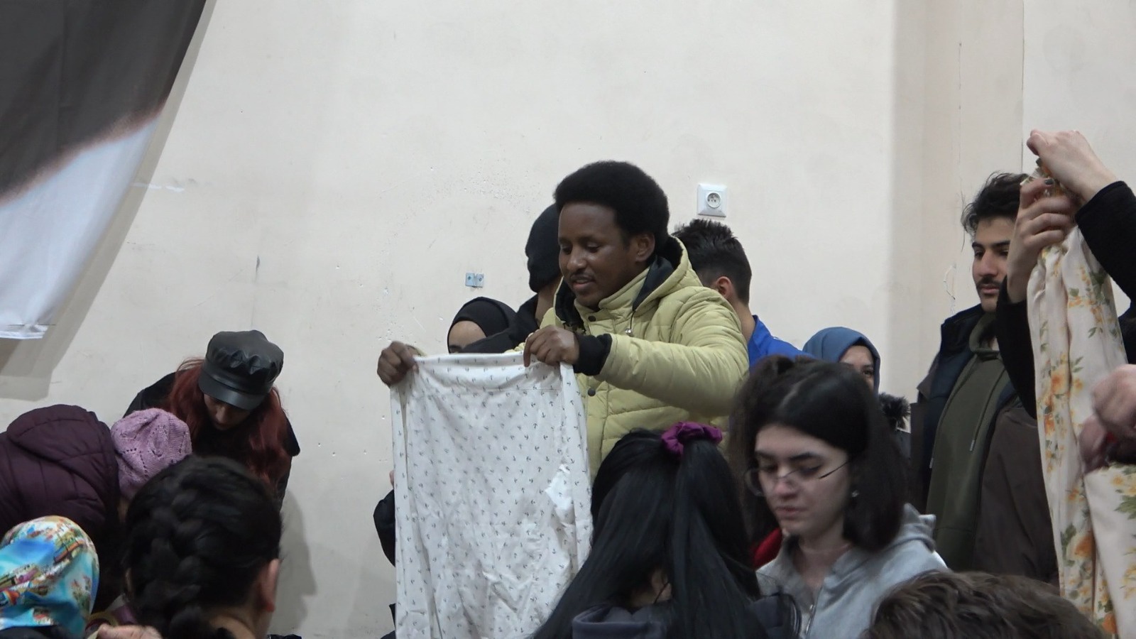 Afrikalı öğrenciler de depremzedelere yardım için seferber oldu 1