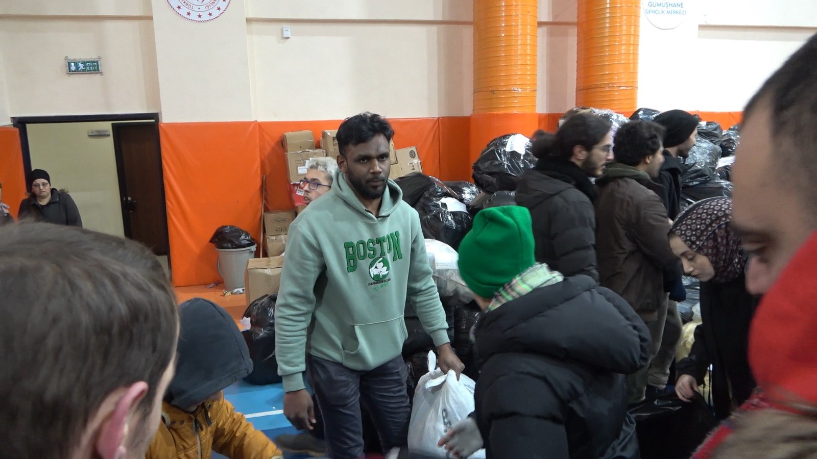 Afrikalı öğrenciler de depremzedelere yardım için seferber oldu 2