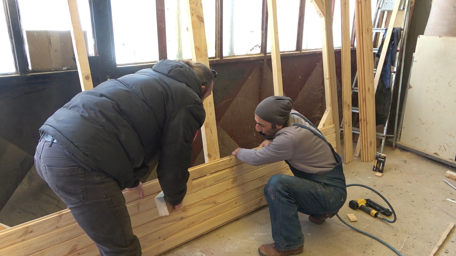 Gümüşhane’de üretilen ahşap prefabrik evler deprem bölgesine gönderilecek 9