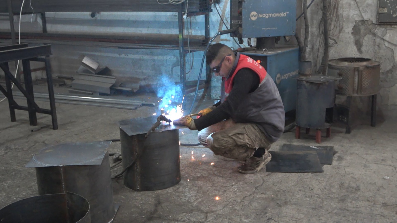 Sanayi esnafı depremzedeler için soba üretmeye başladı 2