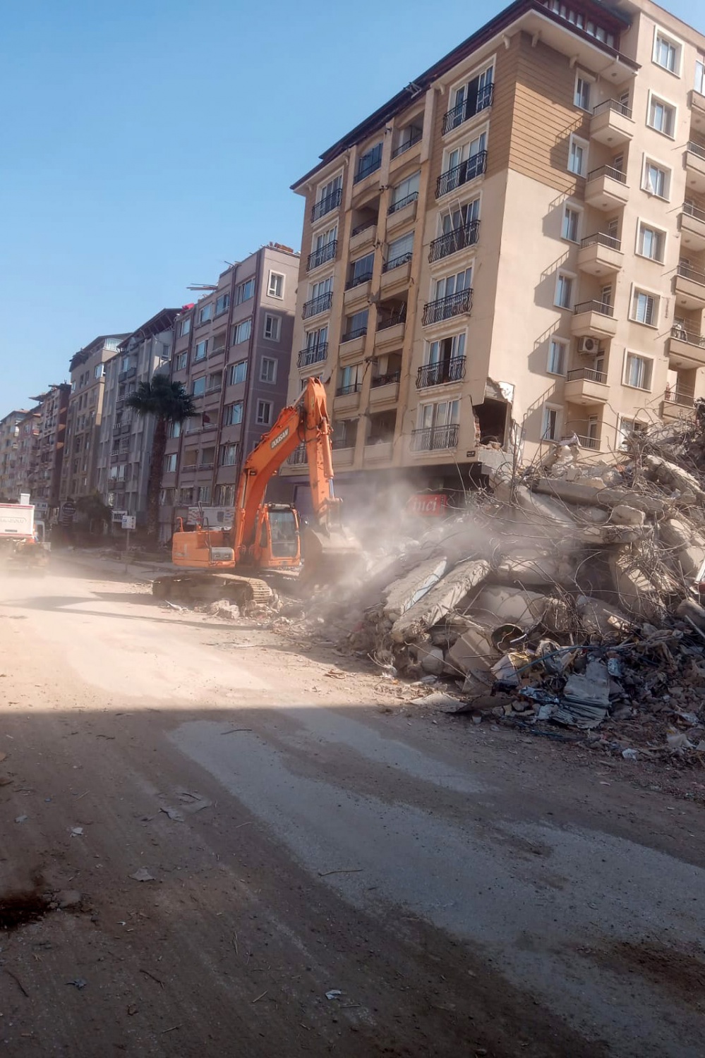 İl Özel İdaresi ilk günden beri deprem bölgesinde 9
