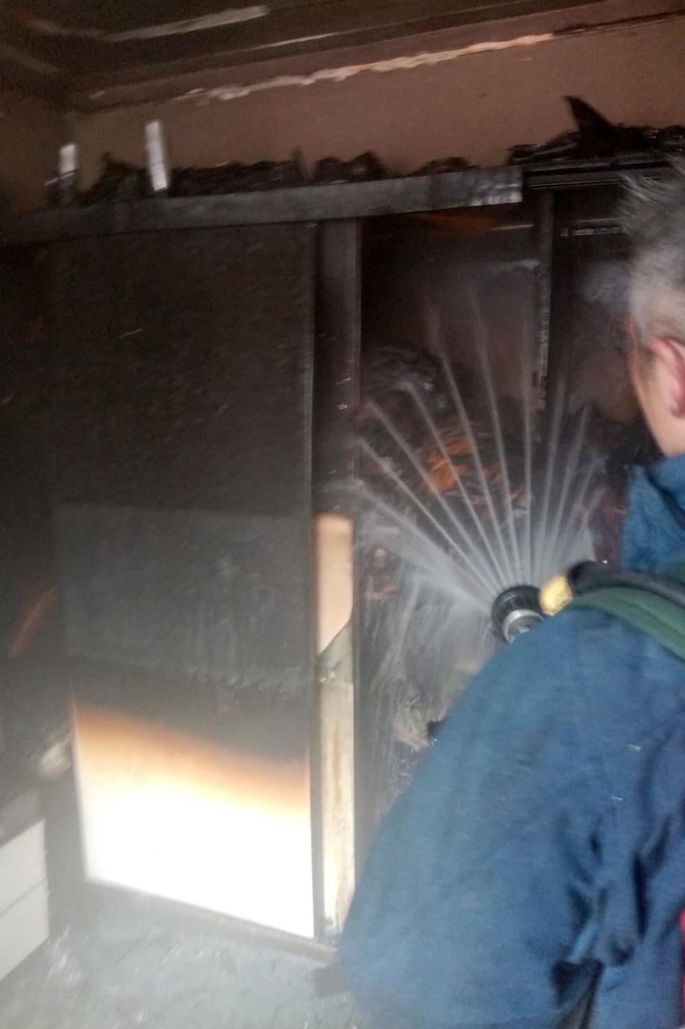 Aynı anda şarj olan 3 cep telefonu yangına sebep oldu 1