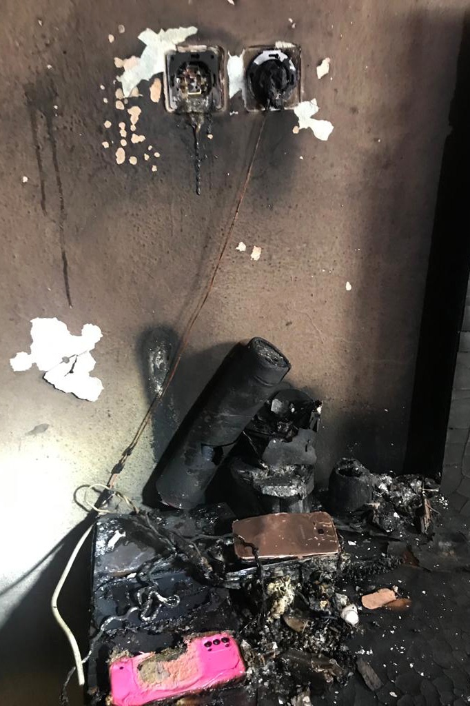 Aynı anda şarj olan 3 cep telefonu yangına sebep oldu 5