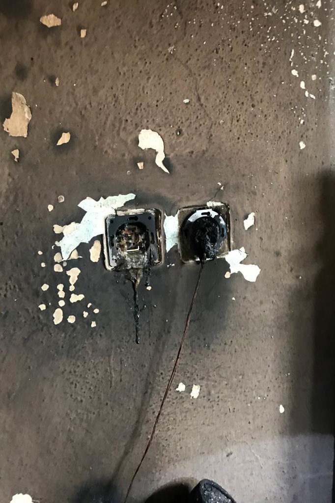 Aynı anda şarj olan 3 cep telefonu yangına sebep oldu 11