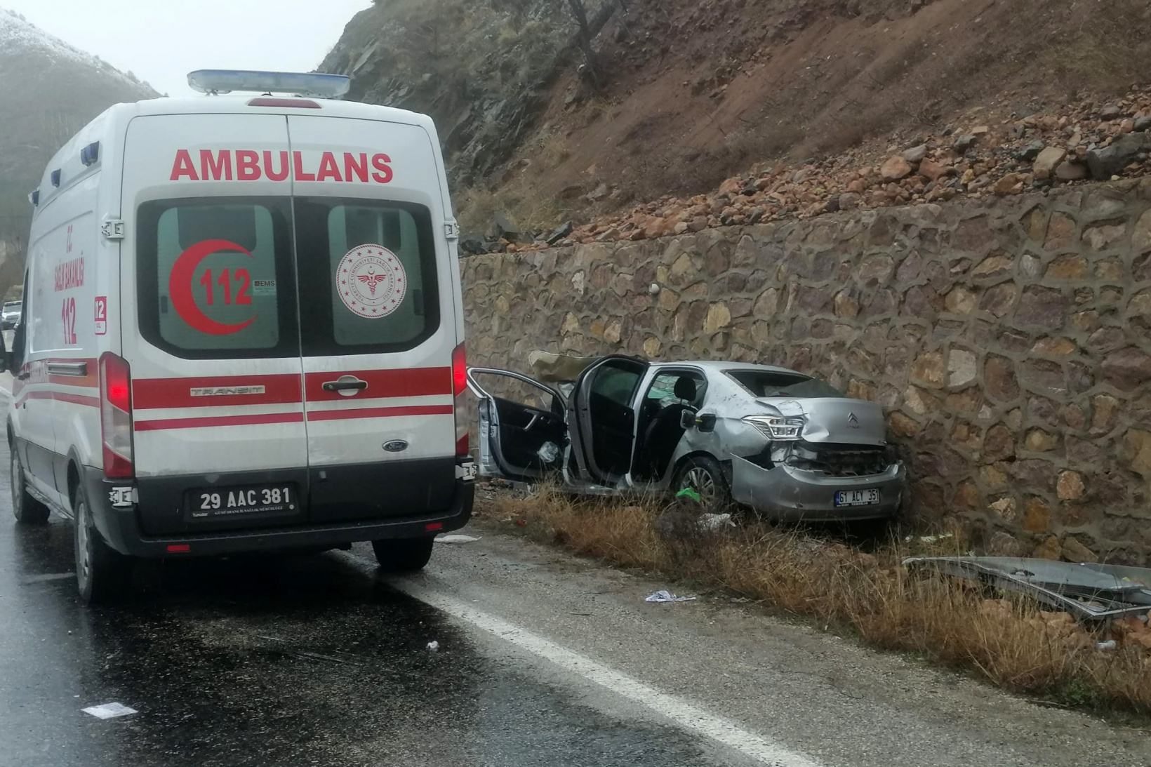 Gümüşhane’de trafik kazası: 2 yaralı 10