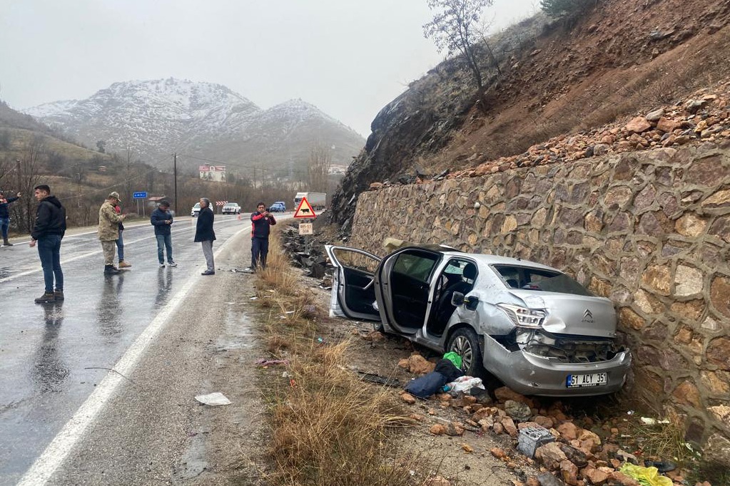Gümüşhane’de trafik kazası: 2 yaralı 4