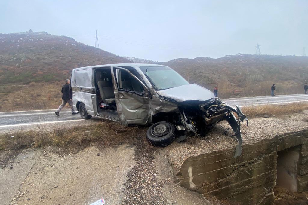 Gümüşhane’de trafik kazası: 2 yaralı 1